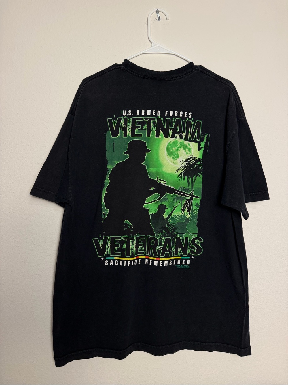 Vietnam Veterans sacrifice remembered Black & Green 2005 vintage XL